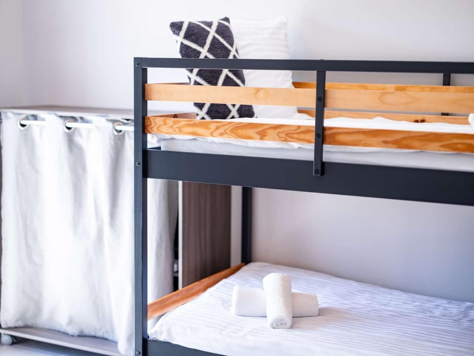 Bedroom, bunk bed