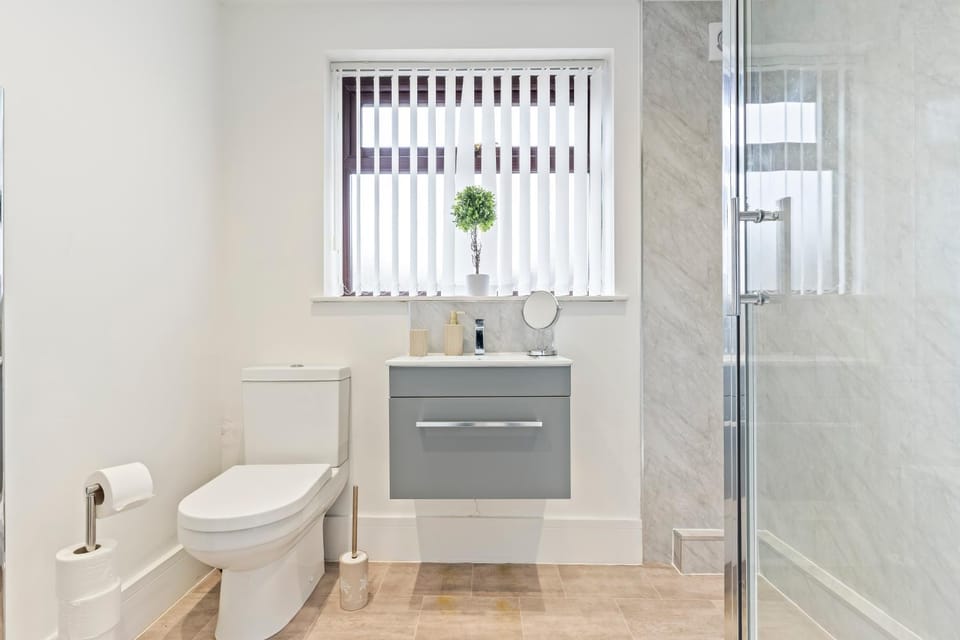 Shower, Toilet, Bathroom