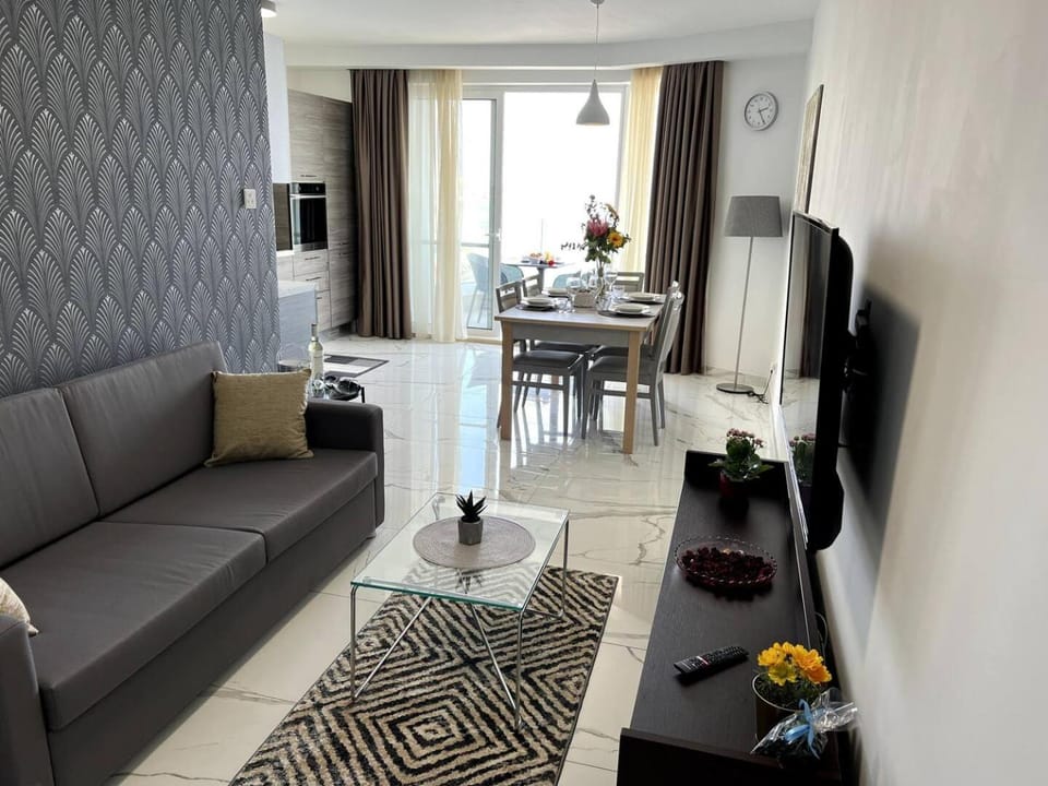 Xemxija 2BED Seafront - FL 2 by Homely Apartment in Saint Paul's Bay
