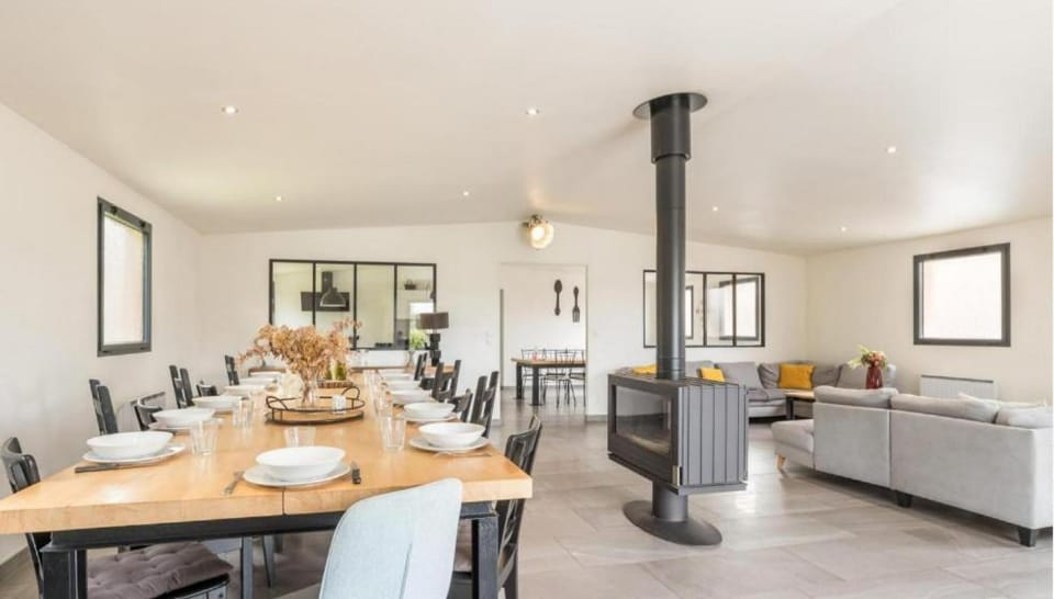 Dining area, Meals