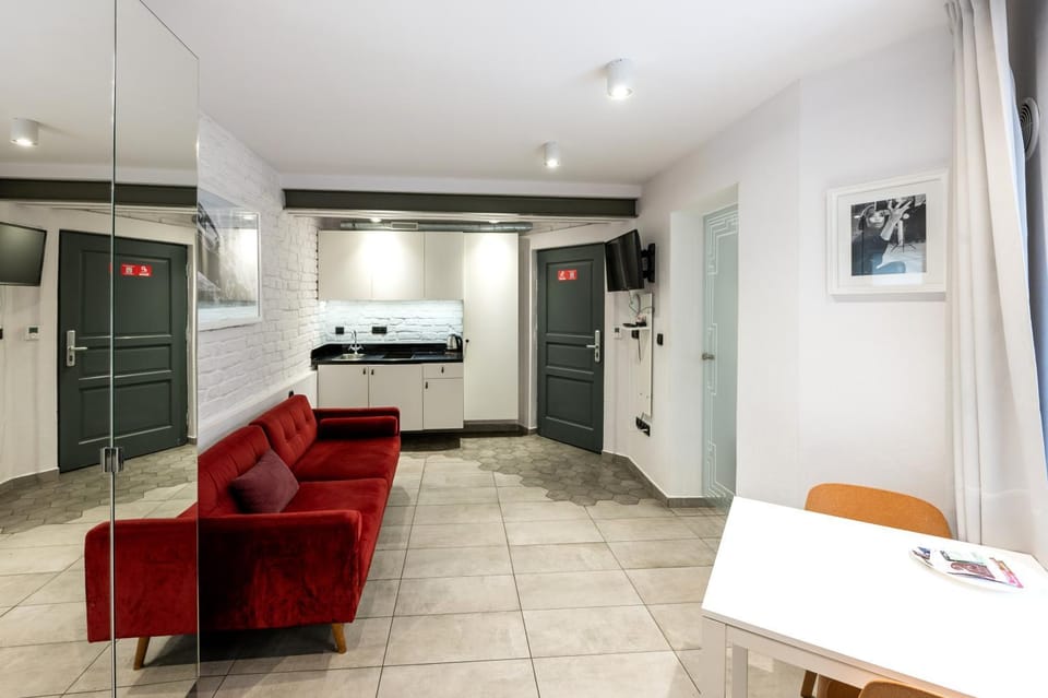 TV and multimedia, Kitchen or kitchenette, Seating area