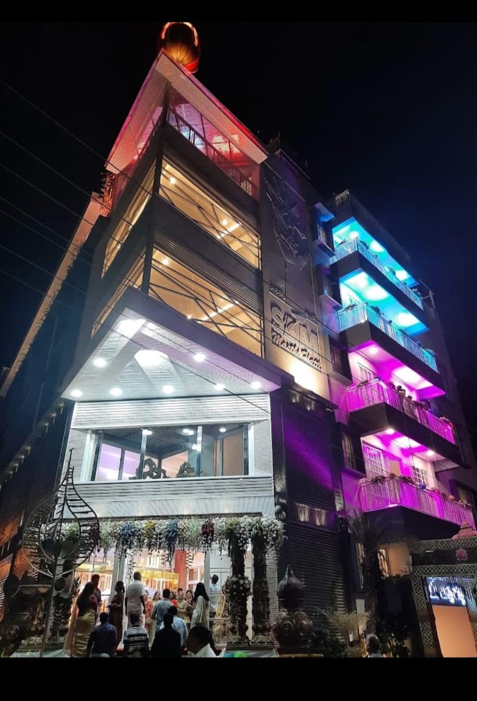 Property building, Facade/entrance, Night