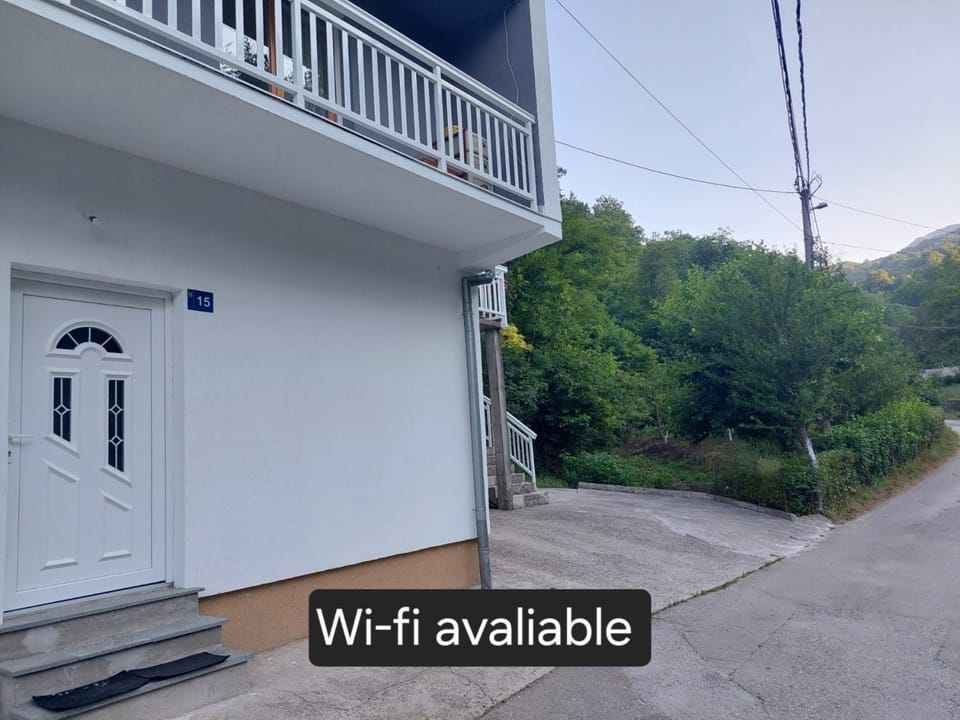 Day, Natural landscape, Street view, Parking, internet