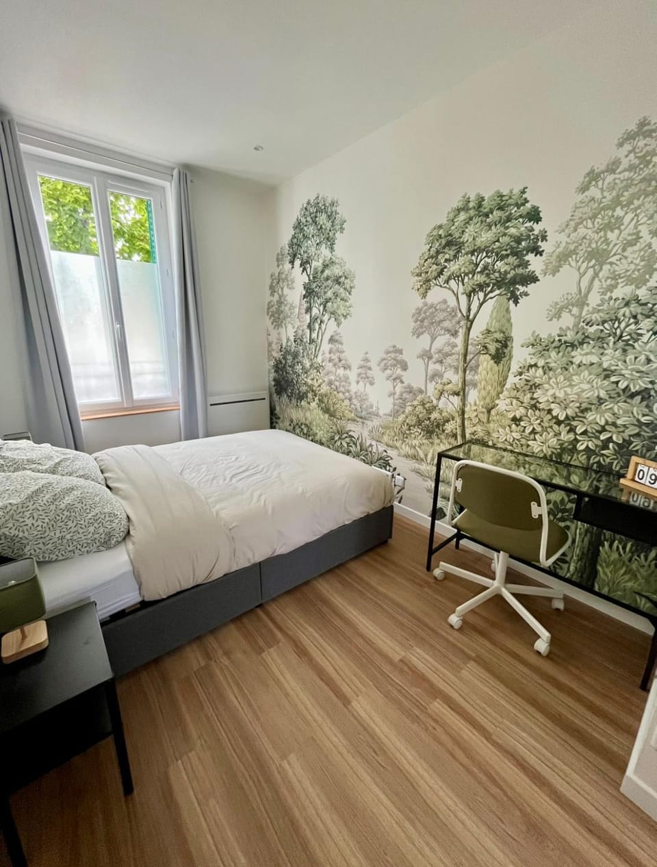 Bed, Natural landscape, Photo of the whole room, Seating area, Bedroom