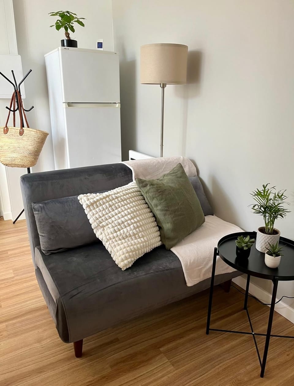 TV and multimedia, Living room, Seating area, Evening entertainment, internet