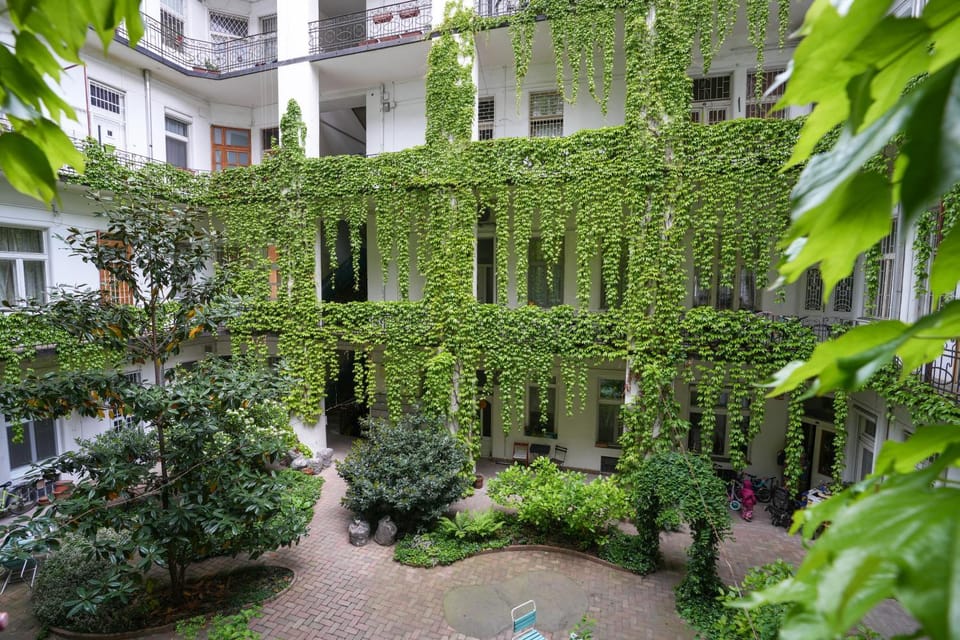 Beautiful newly refurbished studio,fully equipped apartment walking distance to Puskás Arena , City Park where you will find the world famous Szechenyi thermal bath spa, Museums , and the Capital Circus , AC, smart TV, high speed internet Apartment in Budapest