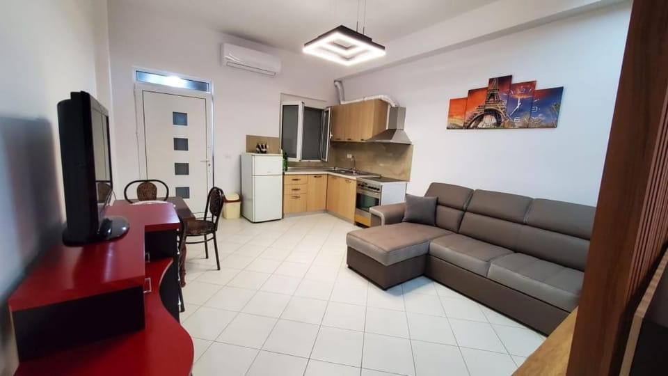 TV and multimedia, Kitchen or kitchenette, Living room, Dining area, oven, air conditioner