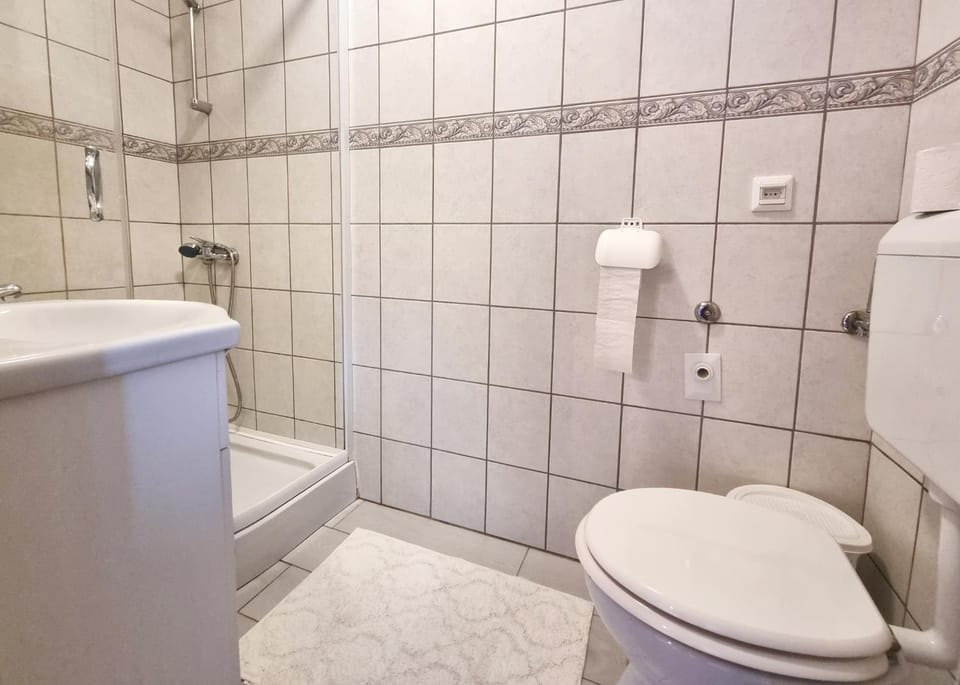 Shower, Toilet, Bathroom