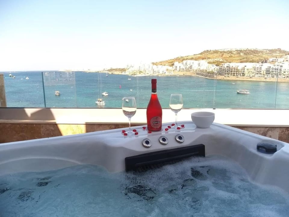 DuplexPenthouse seafront with hot tub by Homely Apartment in Saint Paul's Bay