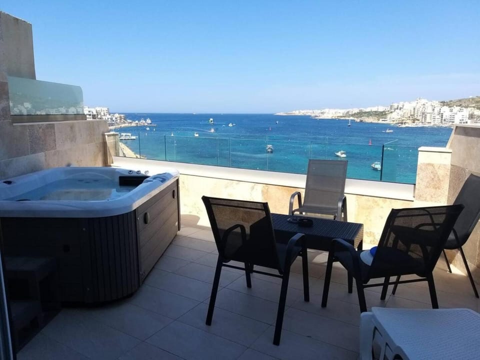 DuplexPenthouse seafront with hot tub by Homely Apartment in Saint Paul's Bay