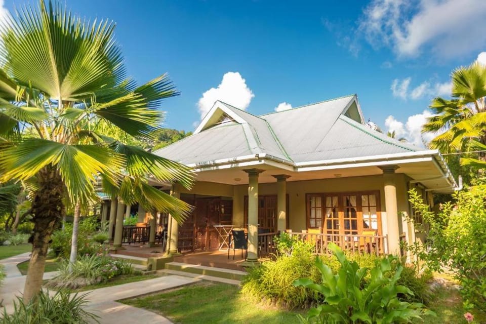 Property building, Day, Garden, Garden view