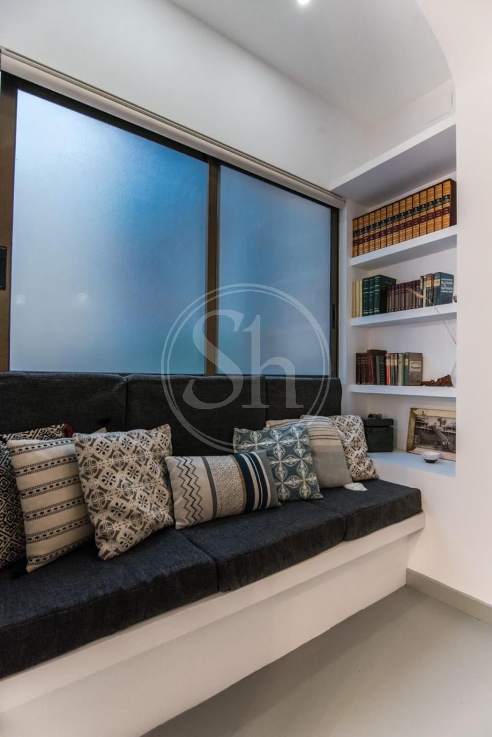 Library, Living room, Seating area