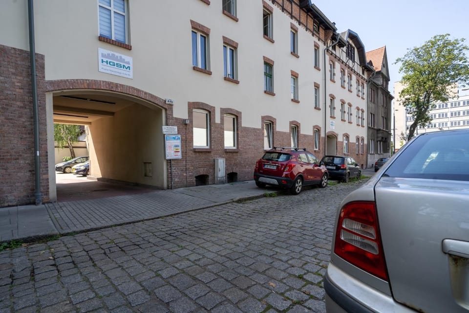 Property building, Neighbourhood, Location