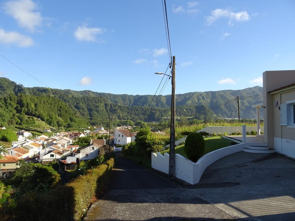 Property building, Day, Mountain view, Parking