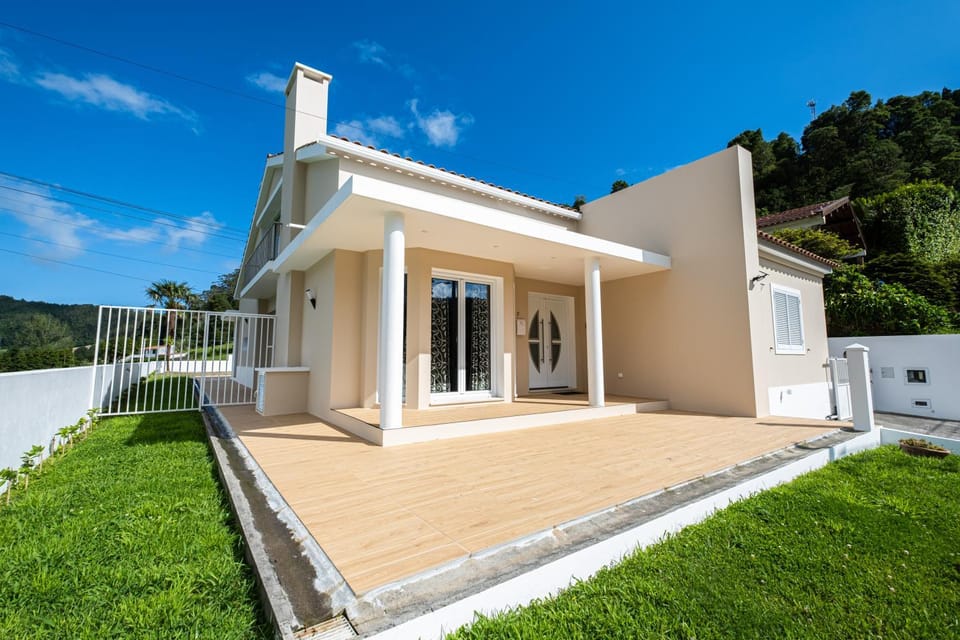 Property building, Patio, Day, Garden