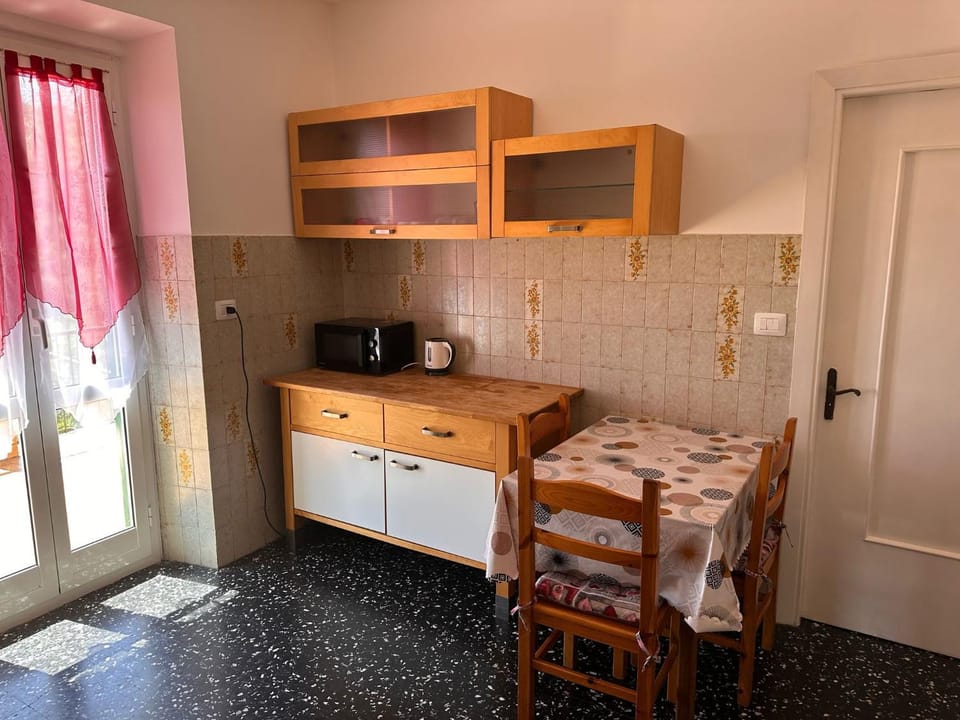 Casa con terrazza nel verde Apartment in Varazze