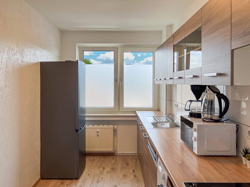 Coffee/tea facilities, Kitchen or kitchenette, dishwasher, microwave, oven