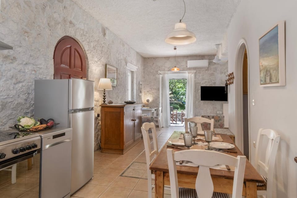 Property building, Kitchen or kitchenette, Living room
