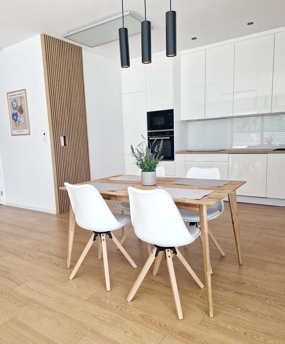 Dining area, kitchen