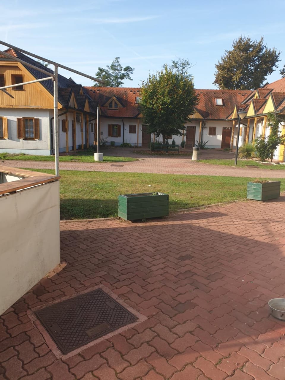 Property building, Neighbourhood