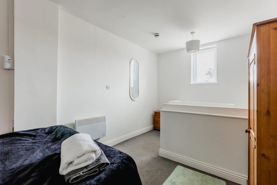 Bedroom, wardrobe