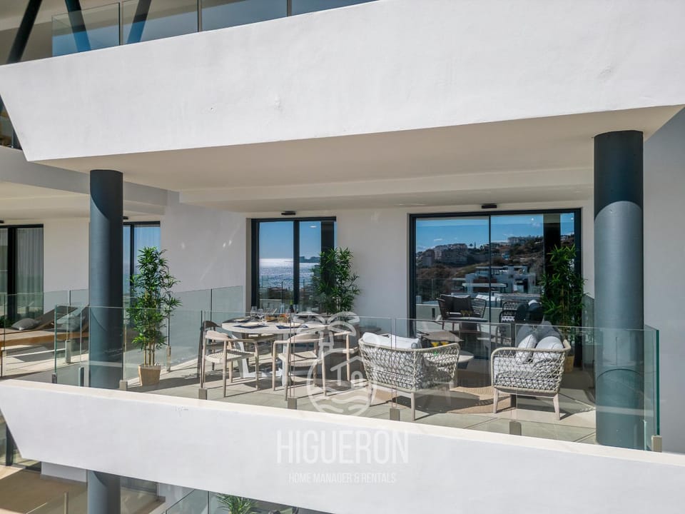 HigueronRentals Blue Oasis Apartment in Fuengirola