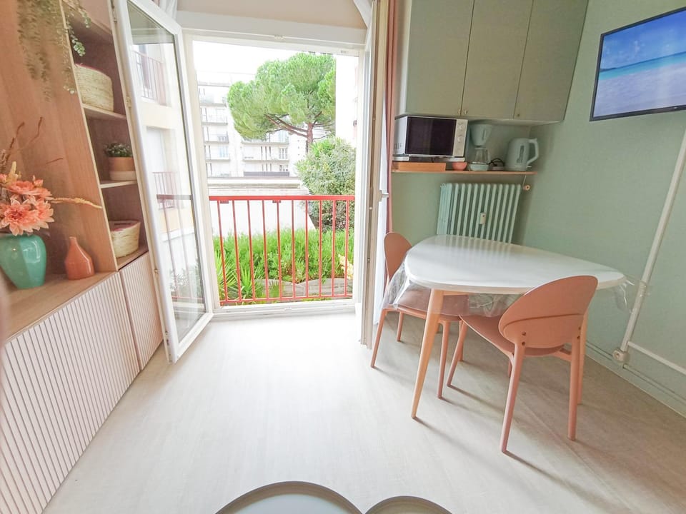 Coffee/tea facilities, Balcony/Terrace, Dining area