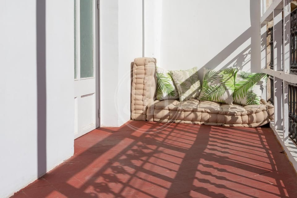 Patio, Day, Balcony/Terrace, Living room, Seating area