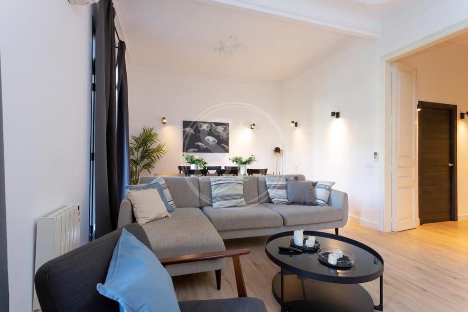 TV and multimedia, Living room, Seating area, Dining area