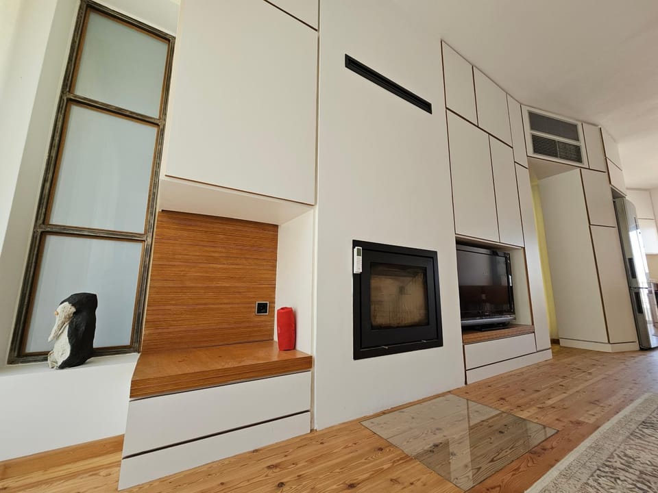 TV and multimedia, air conditioner
