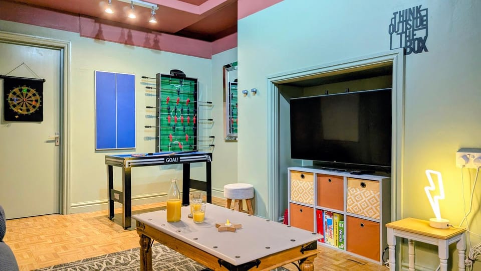 Family Home in Tywyn - Game and Cinema Rooms House in Wales
