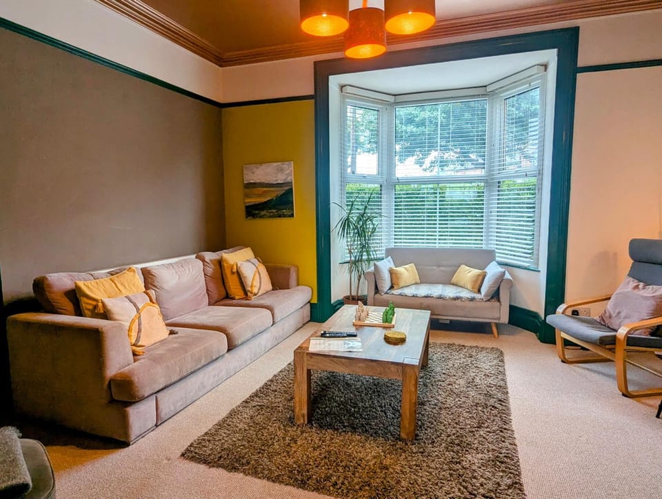Family Home in Tywyn - Game and Cinema Rooms House in Wales