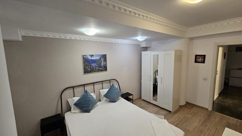 Airport Bea Apartment in Romania