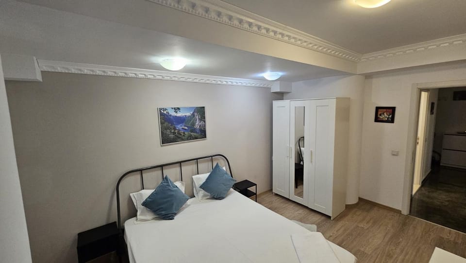 Airport Bea Apartment in Romania