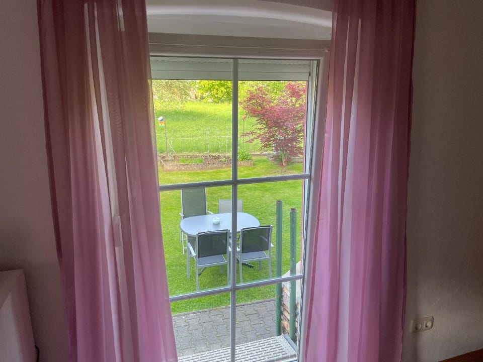 Garden, View (from property/room), Dining area