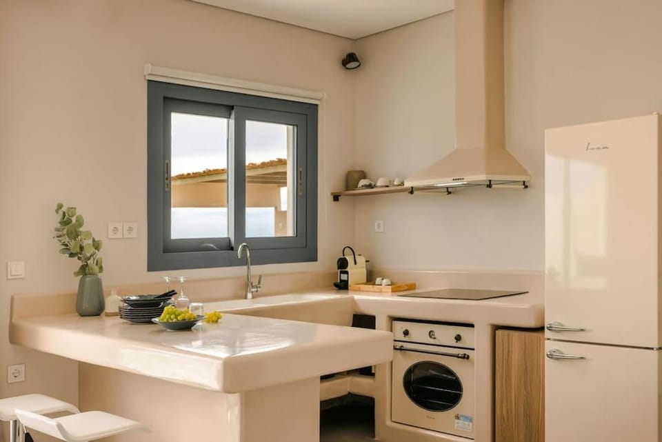 Kitchen or kitchenette, oven