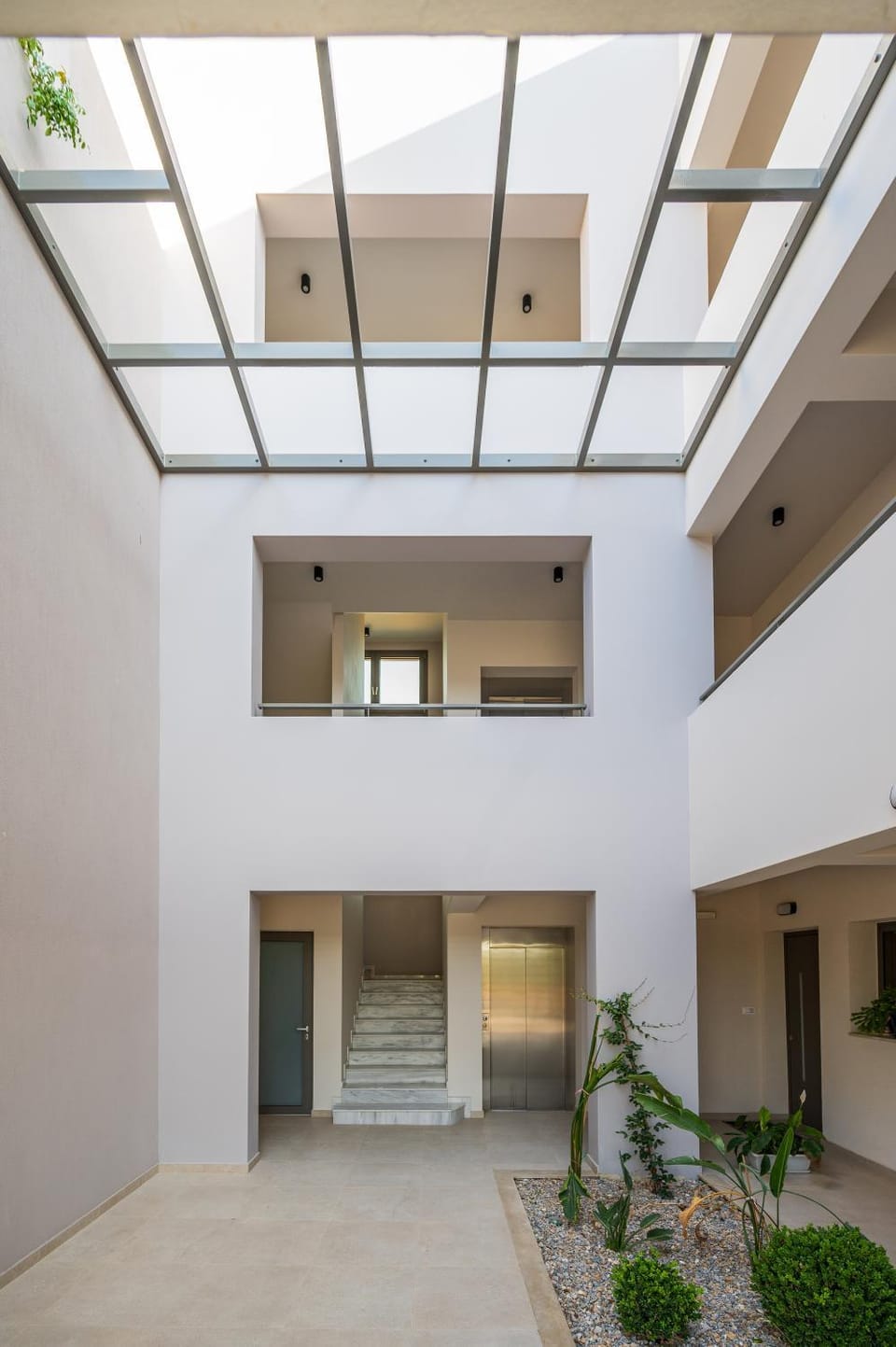 Property building, Facade/entrance, Balcony/Terrace