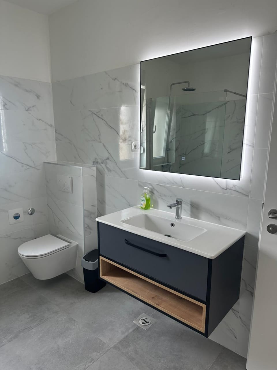 Shower, Toilet, Bathroom, Bath, towels