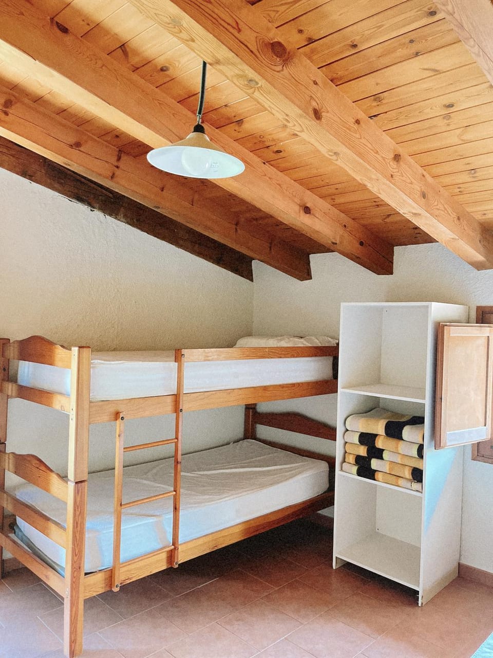 Bedroom, bunk bed