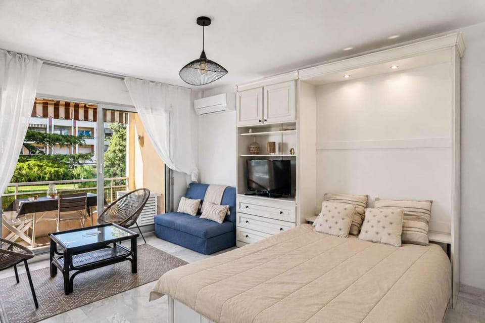 Studio lumineux, piscine résidence, 10 min plages Apartment in Mandelieu-La Napoule