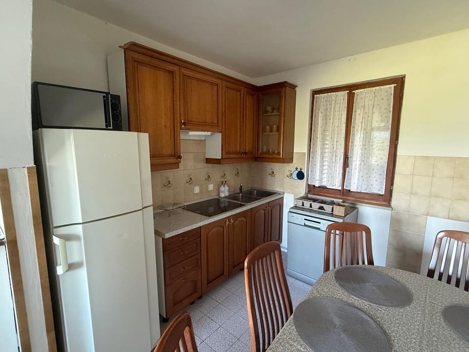 Kitchen or kitchenette, Seating area, Dining area, dishwasher