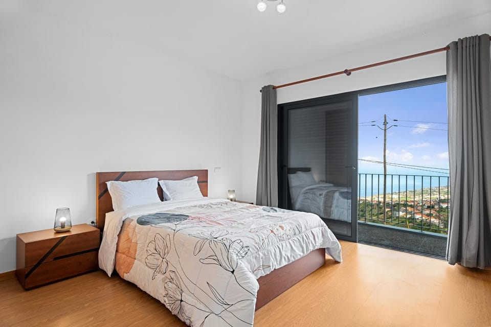 Bed, View (from property/room), Balcony/Terrace, Sea view