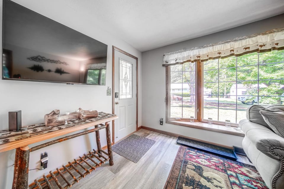 Pet-Friendly Espyville Home w/ Yard & Fire Pit! House in Lake Erie