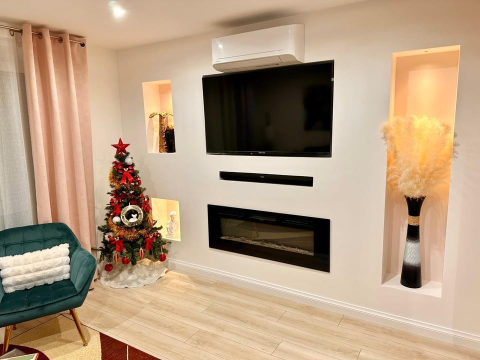 Communal lounge/ TV room