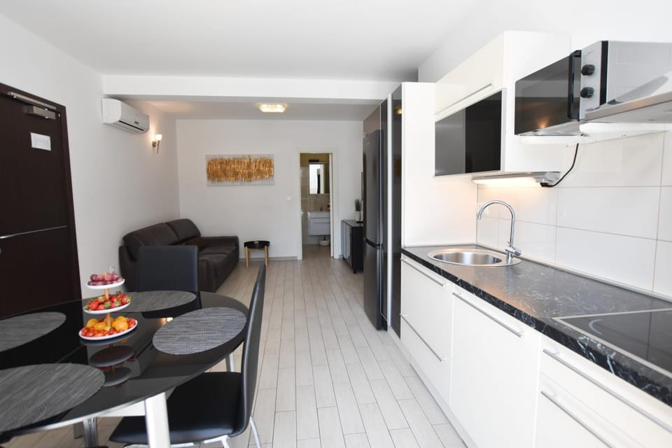 Kitchen or kitchenette, Living room, Dining area