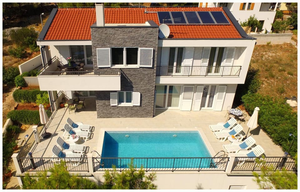Property building, Bird's eye view, Balcony/Terrace, Swimming pool