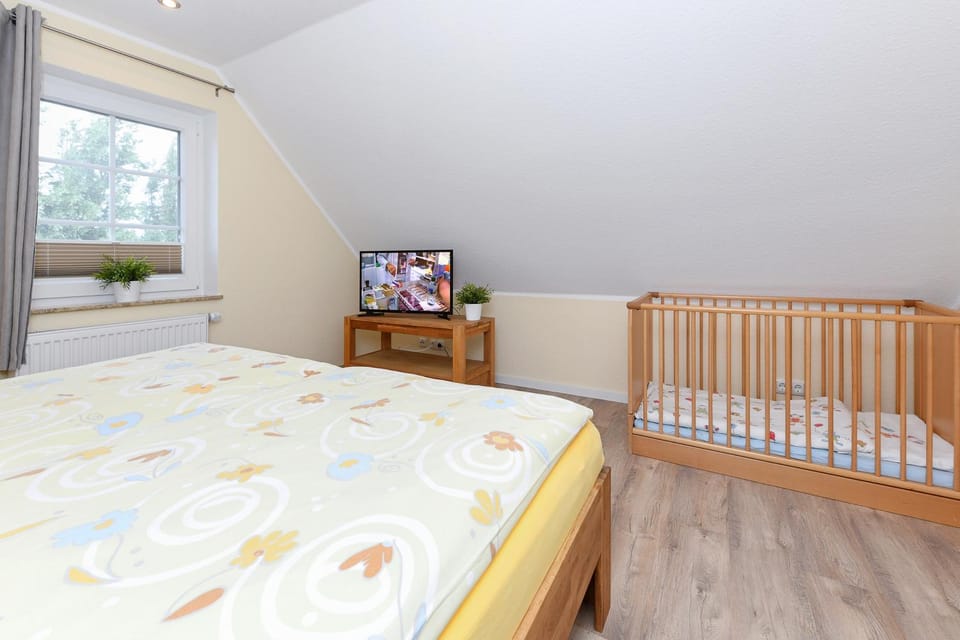 Bed, Bedroom, cot