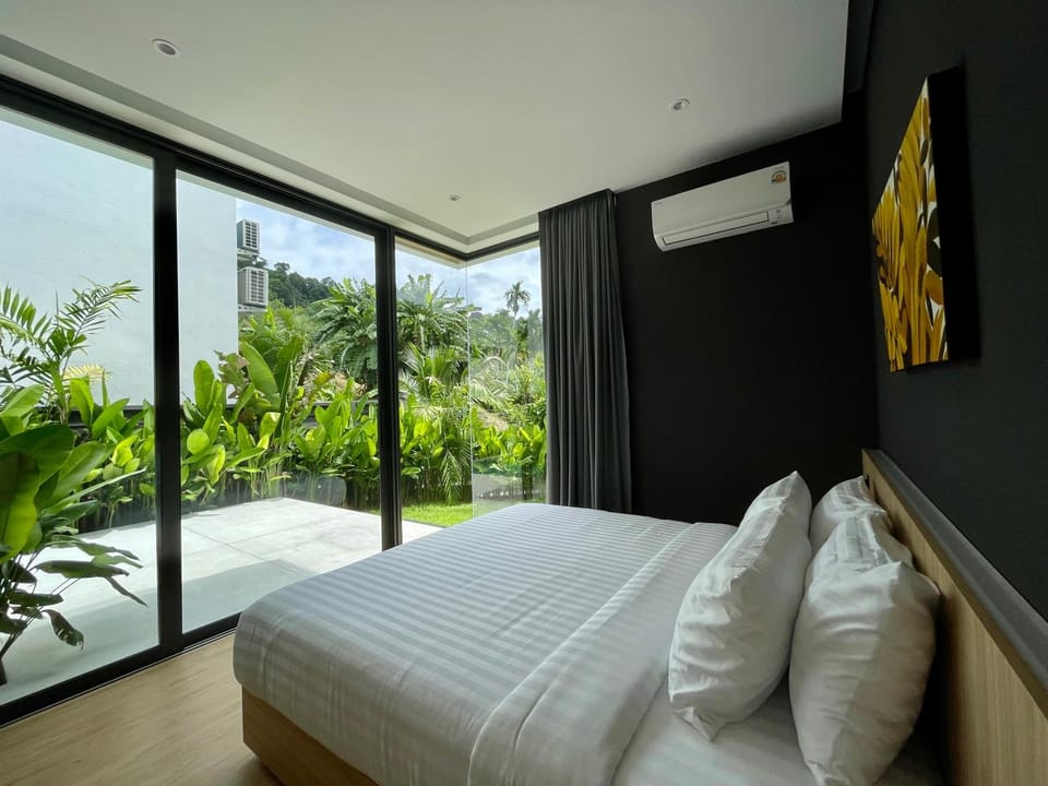 Bed, Photo of the whole room, Bedroom, Garden view