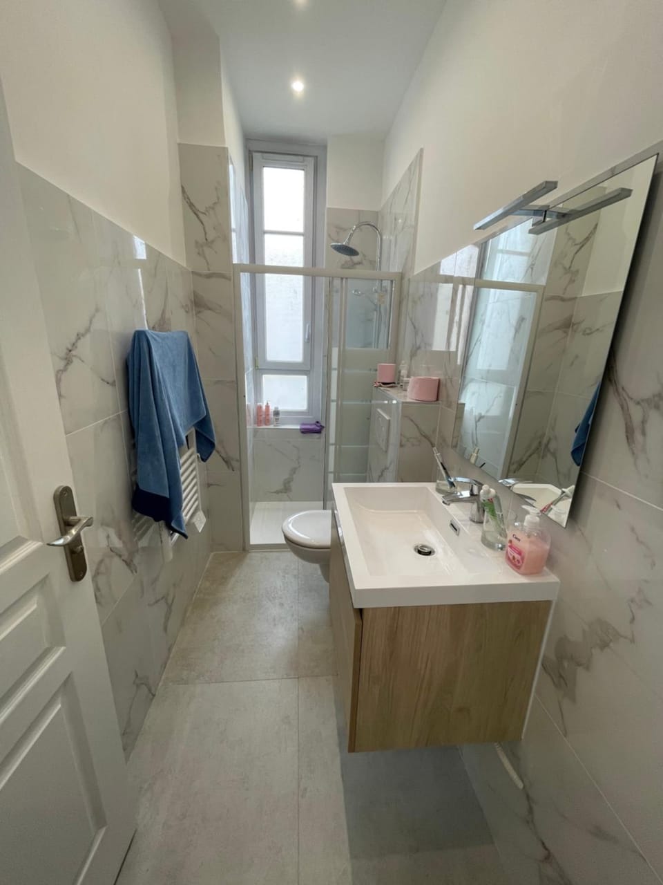 Shower, Toilet, Bathroom, towels