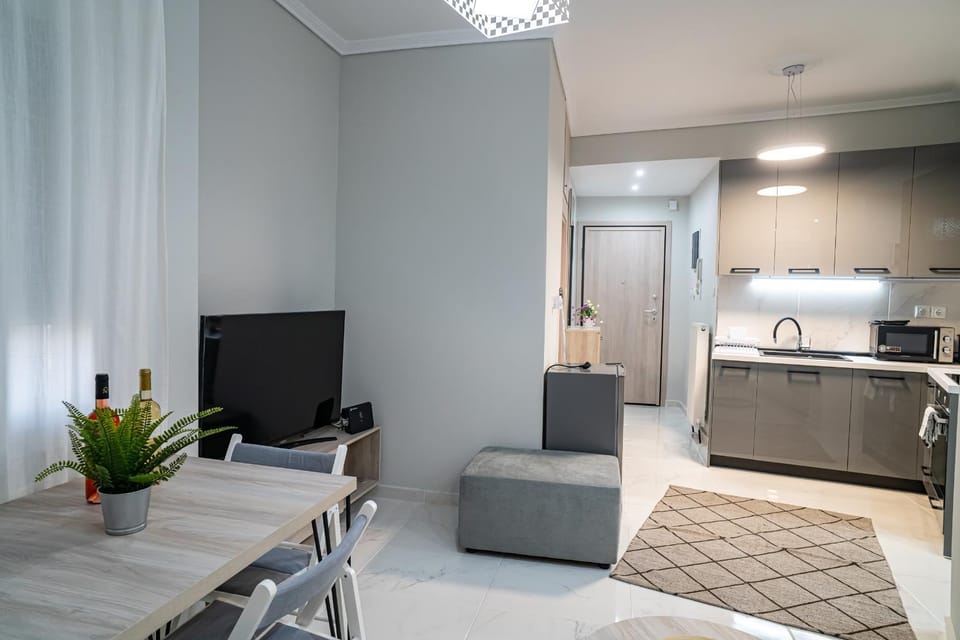TV and multimedia, Kitchen or kitchenette, Living room, Photo of the whole room, Decorative detail, Seating area, Dining area, microwave, pet friendly